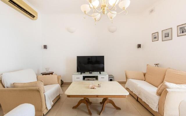 70/2- Spacious & Charming 3 Bedroom Apt In Sliema