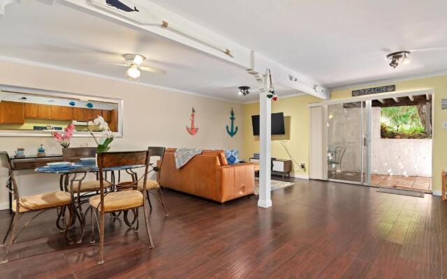 Santa Barbara Cozy Studio with Private Patio