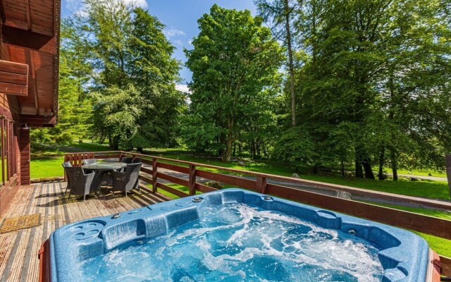 Lady Galloway Lodge 30 with Hot Tub, Newton Stewart