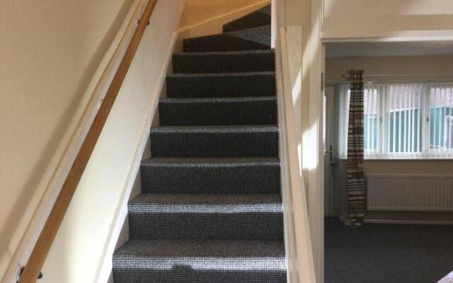 Nice Residential Within Easy Reach To Town