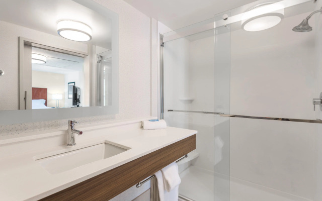 Holiday Inn Express Hotel & Suites Wilmington-University Ctr by IHG