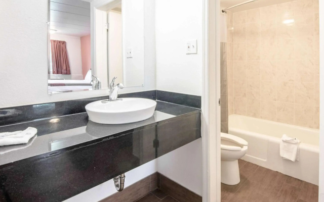 Motel 6 Glassboro, NJ - Rowan University