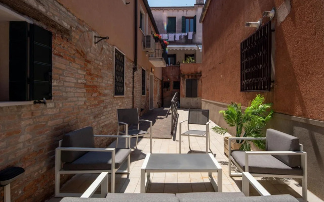 Herion Palace Apt 1 - Locz