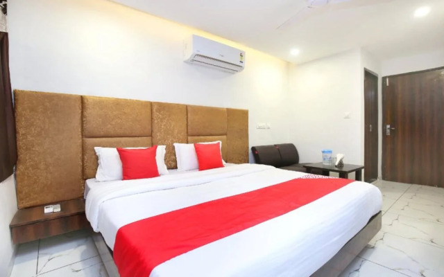 OYO 24778 Hotel 24