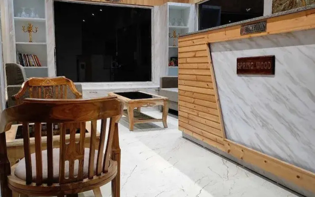 Hotel Spring Wood