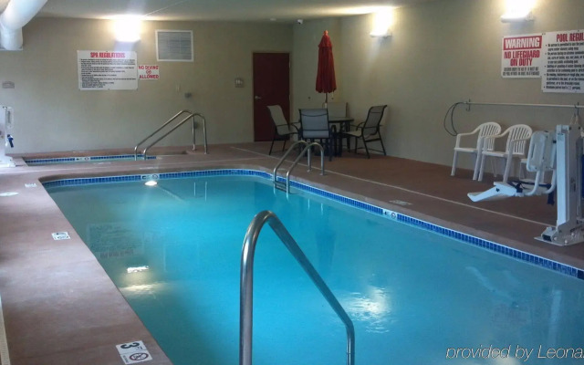 Cobblestone Hotel & Suites - Knoxville