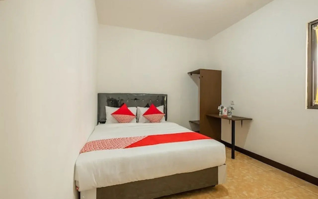 OYO 1460 Anyelir Residence