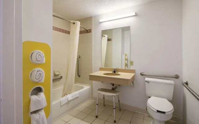Motel 6 Holyoke MA