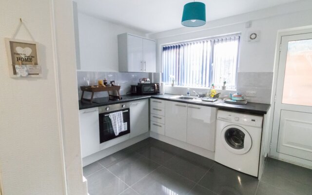 Ideal Home Away in Bury