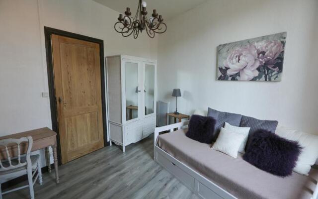 Maison atypique dans cité médiévale