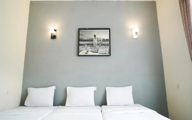 Saung Balibu Hotel
