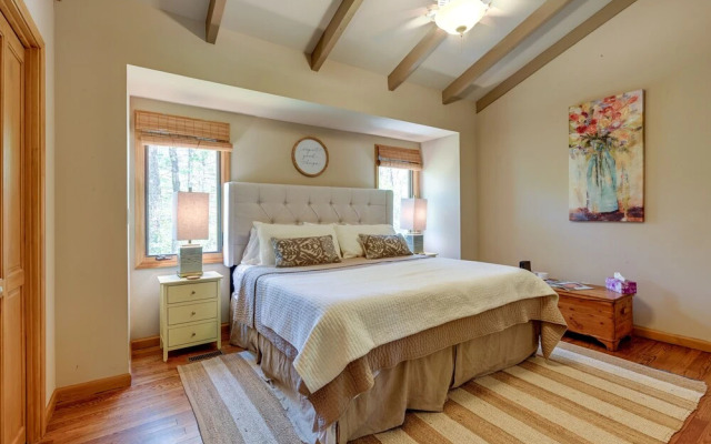 Luxe Glenville Cabin w/ Porch & BBQ ~ 5 Mi to Lake