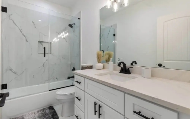 Modern 3BR Family Retreat in Downtown Houston