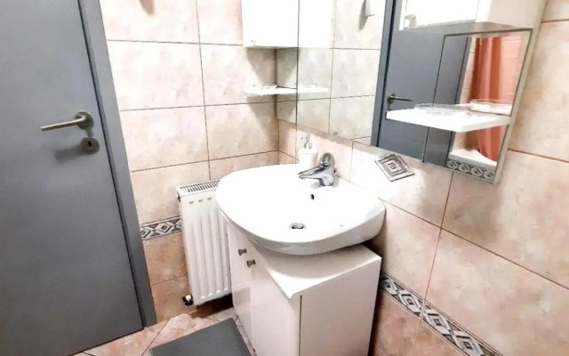 Franko's Cozy Apartment with garage