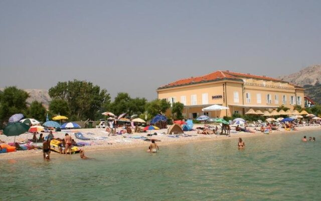 Hotel Dobrovit