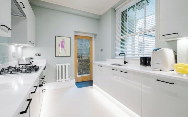 Luxury Oasis in South Kensington WITH AC