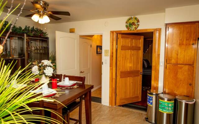 Cozy, Classy Duplex near NYC