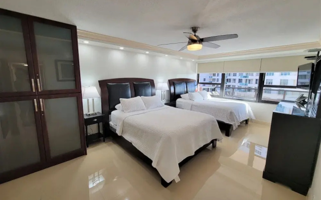 Alexander 819 2 Bedroom Apts
