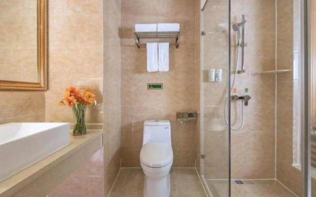 Jingshun International Hotel (Shenzhen Bao'an Airport Fuwei Metro Station)