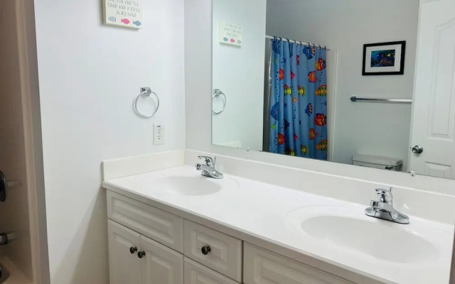 Salt, Sand And Sudds 5 Bedroom Home by RedAwning