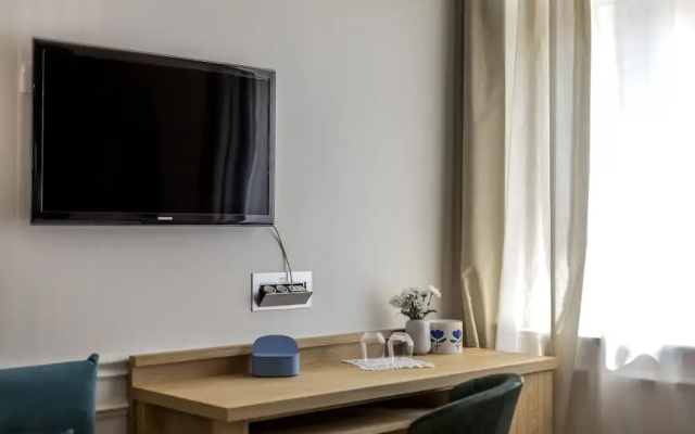 Evala luxury rooms with pool and garden