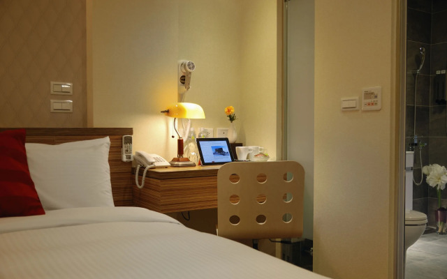Golden Hotel