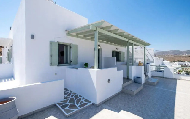 Lorenzo Studios and Suites Paros
