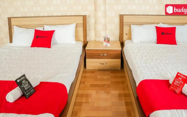RedDoorz Bich Thu Hotel