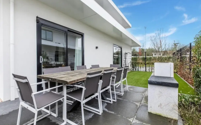 Brand new Luxury Villa on a Small-scale Park