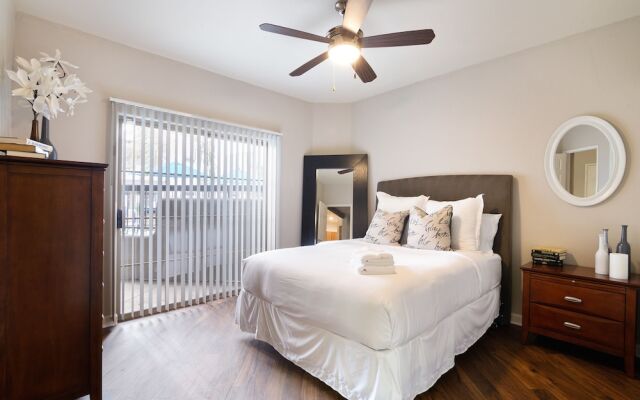 Luxury Scottsdale Suite + Pool + Gym