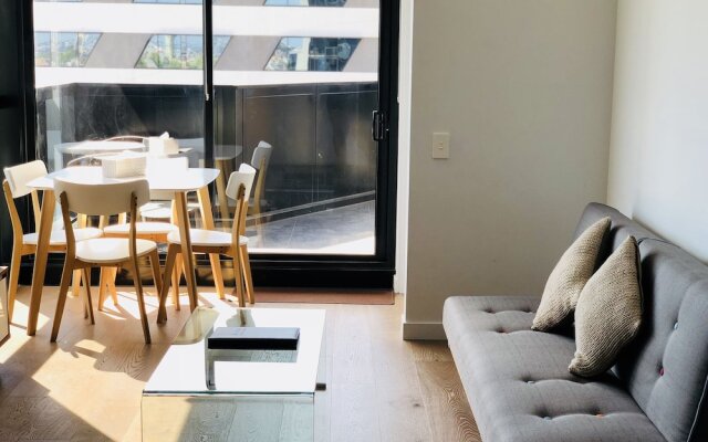 Level 8 Marvelous Apartment with pool access