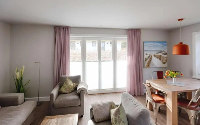 Rantum Dorf - Ferienappartments im Reetdachhaus 1& 2