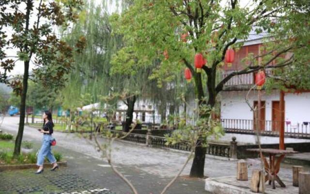 Longling Mountain Villa