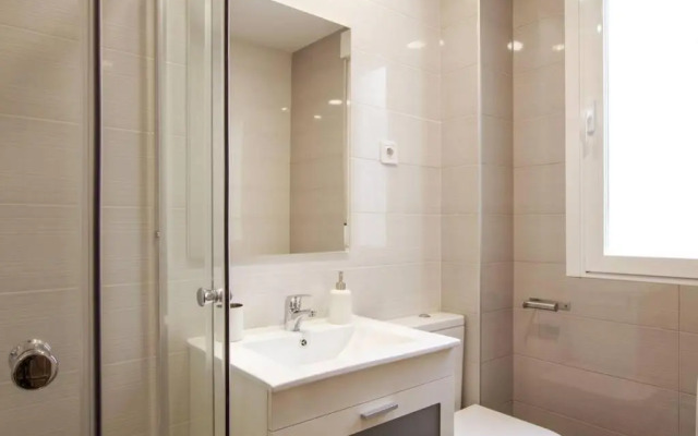 Sensacional Apartamento Junto a Palacio Real by Batuecas