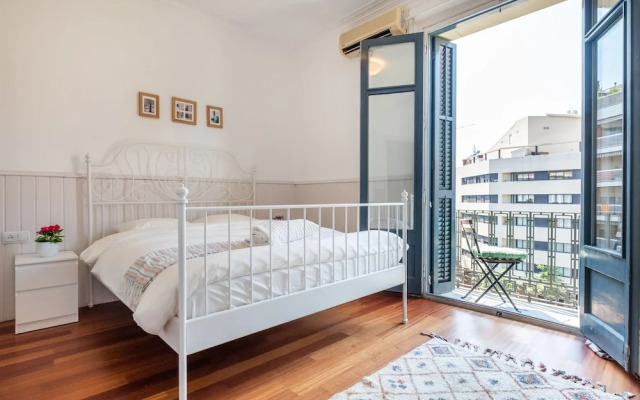 Stunning 4BR Apart in Sagrada Familia