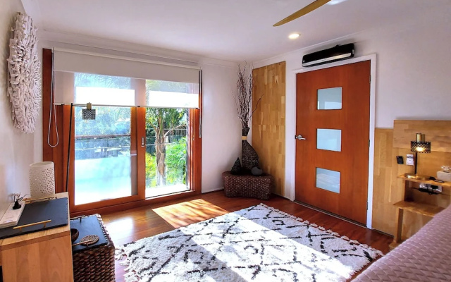 Charming Retreat! at Famous Palm Beach! Outdoor Spa Till 8! Walk to Ocean Beach! – Guest Rooms – Sydney
