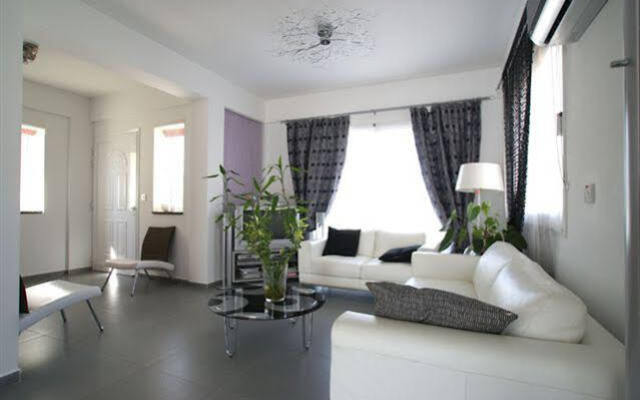 3 Br Villa Dione - Chg 8887