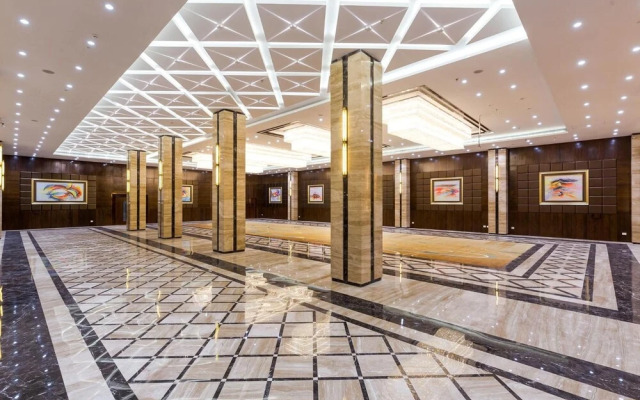 Hotel Saffron Crest