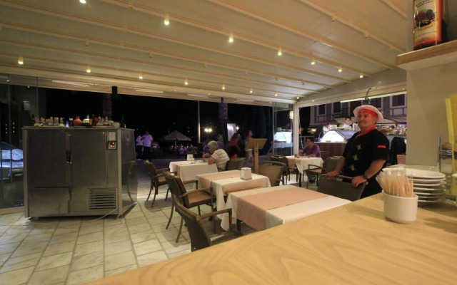 Artemis Hotel