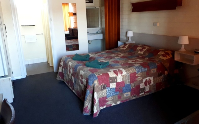 Bordertown Motel – Guest Rooms – Bordertown