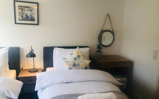 Apartment 2 bath free parking