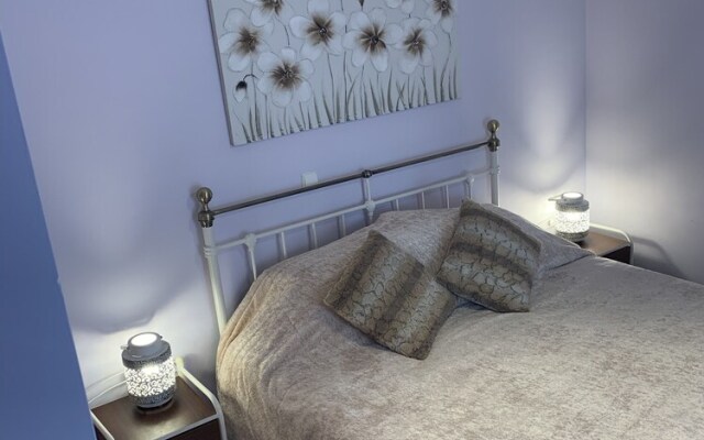 Immaculate 2-bed Apartment in Piraeus, Athens
