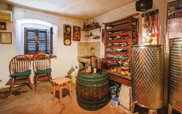 Stunning Home in Smarje With Wifi and 2 Bedrooms
