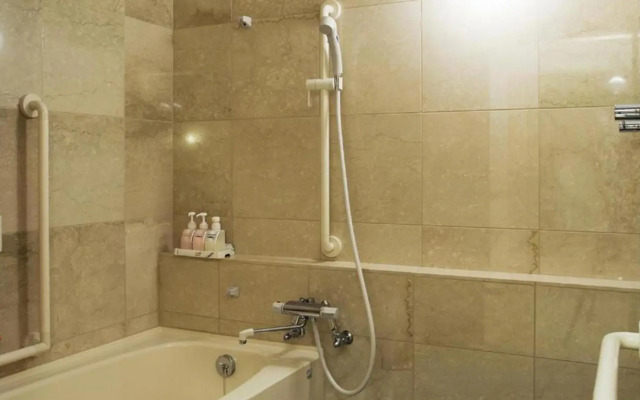 Toyoko Inn Yokohama Shinkoyasu Ekimae