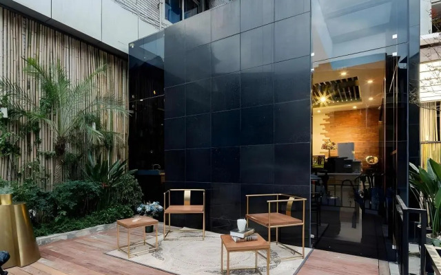 James Joyce Coffetel (Chengdu Kuanzhai Alley)