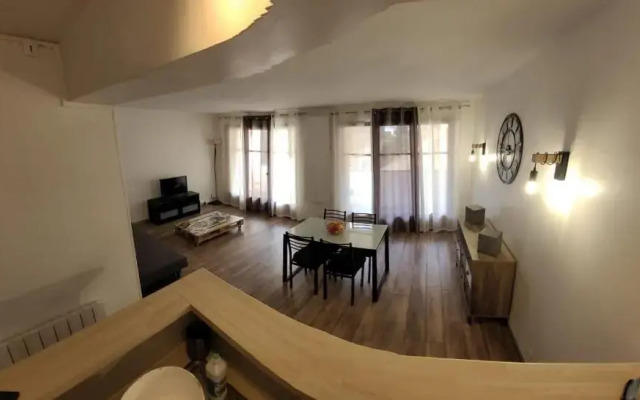 Au calme, 200m du centre T2 avec balcon et parking