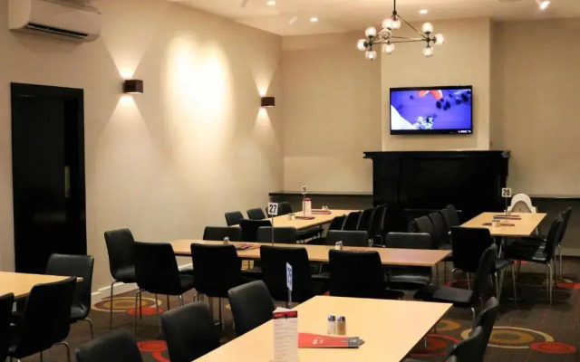 Sovereign Park Motor Inn