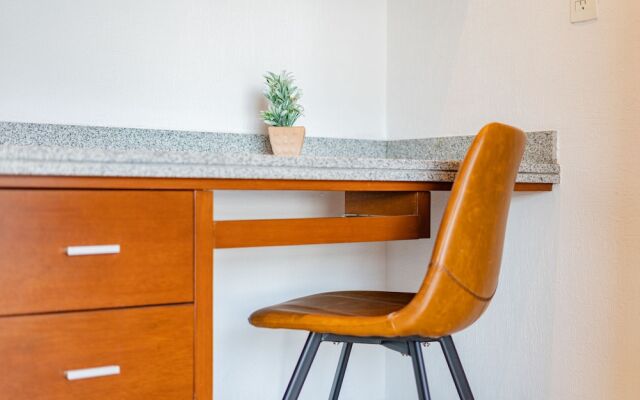 Anahuac Apartments by VH