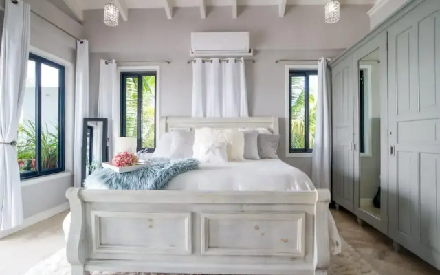 Luxury Oceanfront Villa w 2 Pools Beach Pier