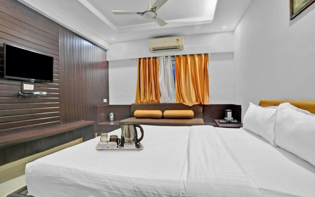 OYO Townhouse 704 Hotel Divya Palace